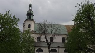 緑色の塔が綺麗な教会