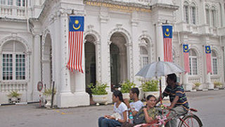 白亜の歴史的建造物