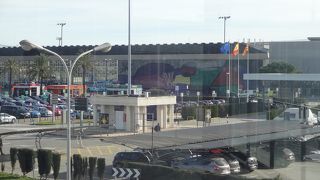 ２つのターミナルは離れている