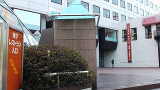 なぜか外国観光客が立ち寄っている・・