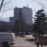 新幹線の佐久平駅前にあります。