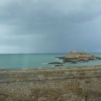 城壁越しに要塞がすぐ目の前です