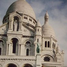 モンマルトルの丘に立つサクレ･クール寺院