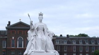 ハイドパークの西隣