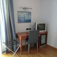 テレビとデスク