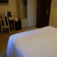 部屋は狭いです。