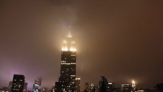 有名ルーフトップバー、5番街に広告も出している。観光客が多い。