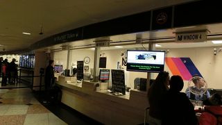 アムトラックの発着する駅、グランドセントラル駅との混同にご注意を。