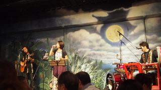 島唄ライブと沖縄料理のお店