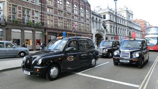 かの有名なロンドンタクシー。