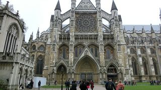英国国教会の信仰の象徴。壮麗な大寺院。