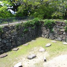 天守台からの眺めた大天守台礎石