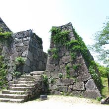 本丸から天守台につながる石垣