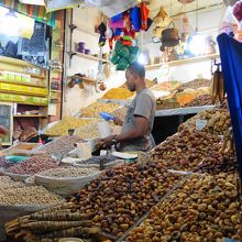デーツやクッキーのお店。