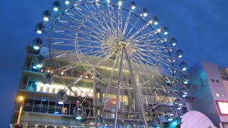 栄でとても目立つ観覧車です。