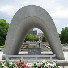 原爆死没者慰霊碑