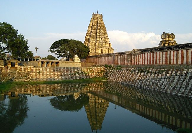 ヴィルーパークシャ寺院