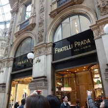 プラダのお店