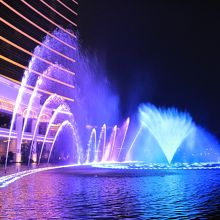 噴水のライトアップショーも美しい