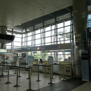 桃園空港へはここからバスで10分ほど