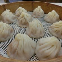 小龍包(180元)です(一人で食べましたがそこそこ腹に来ます