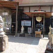 熊野磨崖仏入り口にある奇寺