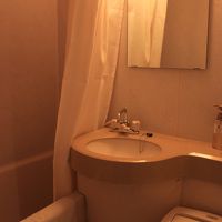 バスタブは狭いです。