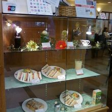 なつかしい感じのショーケース。