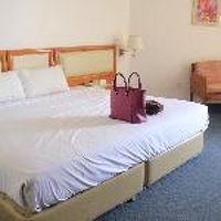 部屋は老朽化しているがきれい