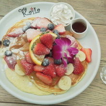 パンケーキとフルーツがお腹いっぱいに食べられます。