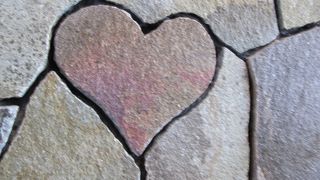 ハートの石があります。