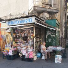 ダンテ広場近くの売店