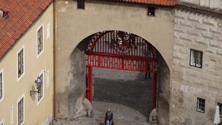 チェスキー・クルムロフ城の入口