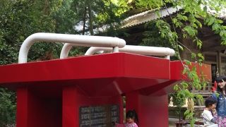 新緑に包まれた自然豊かなお寺です