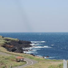 海の色と草原の緑が綺麗でした。