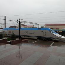 サアマルカンド駅にて