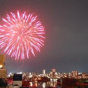 街中で行われる花火大会