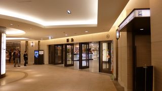 博多駅に直結の百貨店