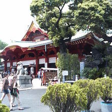 本殿向かって右手にあります。