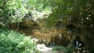 沖縄県最古の土器が発見された住居跡