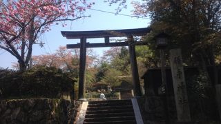 再建を待つ勝手神社