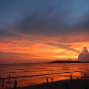 【アオナンビーチ】クラビビーチ１番の繁華街で騒がしい、それでもやっぱり夕暮れ時は素敵でした