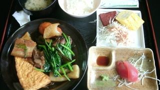 煮付定食と天ぷら定食