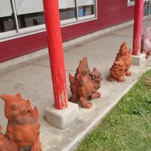 たくさんのシーサーが出迎えてくれます