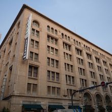 ビルもレトロな雰囲気です