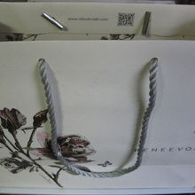 RENEEVONは、ペーパーバッグもとっても素敵です