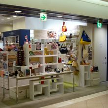 ブルーのラインがすっきりとしてよい