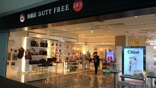 那覇空港の免税店。