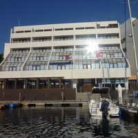 ボートに乗りながらホテルを撮影　夕日が当たってきれいでした