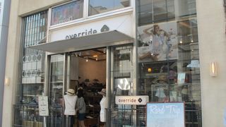 駅近の帽子専門店です。